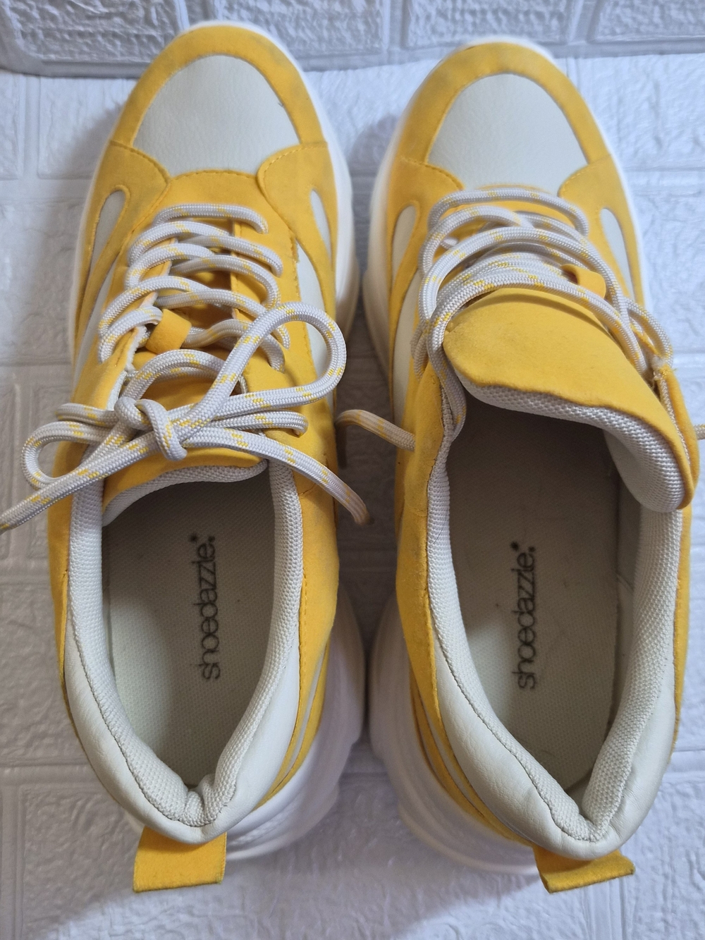 Shoedazzle Phaenna Chunky Yellow Sneaker Women's Size 9 Gorgeous Colorway